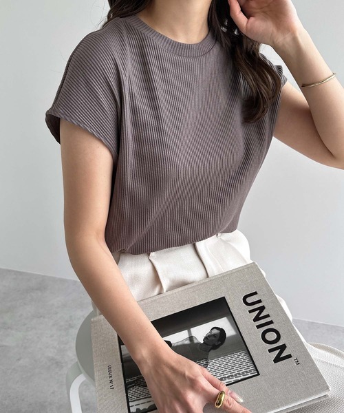 andme（アンドミー）の「テレコリブ半袖フレンチスリーブTシャツ（Tシャツ/カットソー・レディース・チャコールグレー/ブラック/オフホワイト/ブルー系その他/イエロー/ピンクベージュ/ブラウン系その他/ネイビー・M/L）」の13枚目の写真