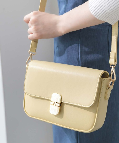 fifth(フィフス)の「ゴールド釦フラップカラーバッグ(ショルダーバッグ・レディース・ホワイト/イエロー/ラベンダー・FREE)」の18枚目の写真