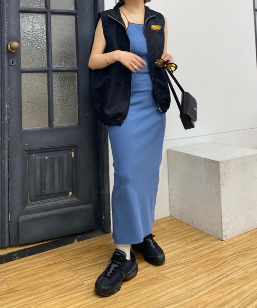 WHO'S WHO gallery(フーズフーギャラリー)の「リブナローバイカラーキャミワンピース(ワンピース・レディース・ブラック/ブラウン/サックスブルー・FREE)」の3枚目の写真