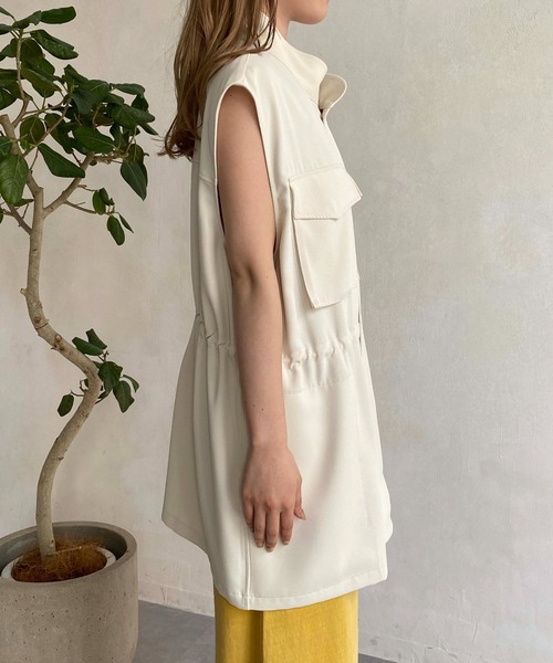 CAPRICIEUX LE'MAGE(カプリシューレマージュ)の「大人ミリタリーベスト(その他アウター・レディース・ブラック/アイボリー・FREE)」の4枚目の写真