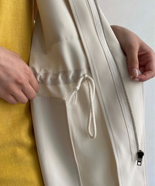 CAPRICIEUX LE'MAGE(カプリシューレマージュ)の「大人ミリタリーベスト(その他アウター・レディース・ブラック/アイボリー・FREE)」の11枚目の写真