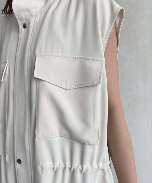 CAPRICIEUX LE'MAGE(カプリシューレマージュ)の「大人ミリタリーベスト(その他アウター・レディース・ブラック/アイボリー・FREE)」の12枚目の写真