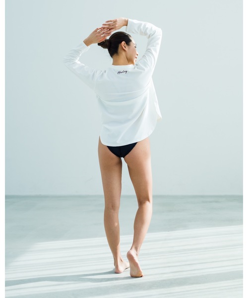 Hurley (ハーレー)の「W HENRY NECK RG / ハーレー レディースラッシュガード UPF50(ラッシュガード・レディース・ホワイト/ブラック・SMALL/MEDIUM/X-SMALL)」の5枚目の写真