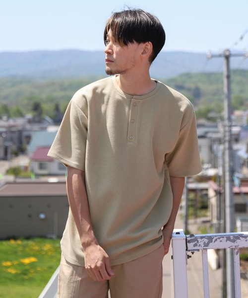 ZIP FIVE（ジップファイブ）の「【ZIP FIVE】ヘビーウェイト 吸水速乾 ドライワッフル レギュラー サーマル 半端袖 Tシャツ クルー / ヘンリーネック（Tシャツ/カットソー・メンズ・ブラック/ベージュ/イエロー/ブルー/グリーン/アイボリー/オートミール/チャコール/ブラック系/グレー系/ベージュ系/アイボリー系/アイボリー系1/グリーン系/ブルー系/イエロー系・SMALL/MEDIUM/LARGE/X-LARGE）」の9枚目の写真