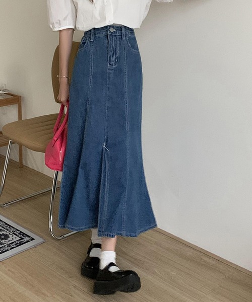 ANOTHER S（アナザーエス）の「フロントスリット マーメイドライン ロングデニムスカート（スカート・レディース・ブルー・S/M/L）」の2枚目の写真
