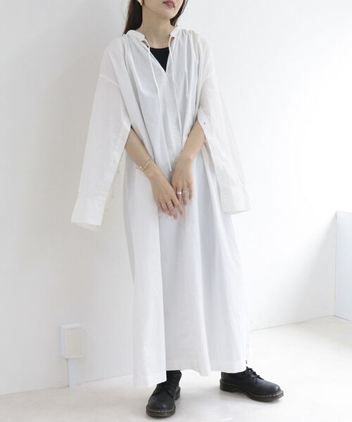 fredy emue(フレディエミュ)の「袖スリット開きシャツワンピース(シャツワンピース・レディース・ブラック/オフホワイト/サックスブルー・38)」の4枚目の写真