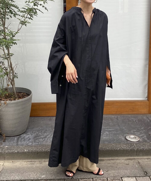fredy emue(フレディエミュ)の「袖スリット開きシャツワンピース(シャツワンピース・レディース・ブラック/オフホワイト/サックスブルー・38)」の14枚目の写真