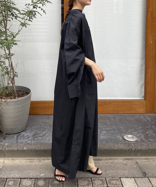 fredy emue(フレディエミュ)の「袖スリット開きシャツワンピース(シャツワンピース・レディース・ブラック/オフホワイト/サックスブルー・38)」の16枚目の写真