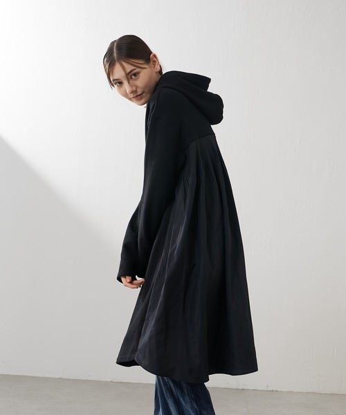 Lui's（ルイス）の「バックプリーツフーディープルオーバー（Tシャツ/カットソー・レディース・ブラック/グレー・FREE）」の3枚目の写真