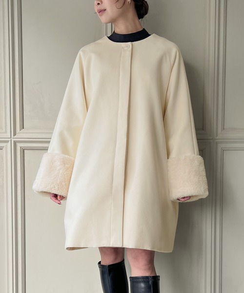 JUNOAH（ジュノア）の「袖口ファーノーカラーコート（ノーカラーコート・レディース・アイボリー/ブラック/ピンク系その他・MEDIUM/LARGE/X-LARGE）」の2枚目の写真