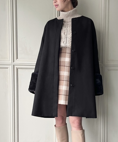 JUNOAH（ジュノア）の「袖口ファーノーカラーコート（ノーカラーコート・レディース・アイボリー/ブラック/ピンク系その他・MEDIUM/LARGE/X-LARGE）」の3枚目の写真