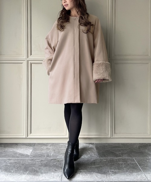 JUNOAH（ジュノア）の「袖口ファーノーカラーコート（ノーカラーコート・レディース・アイボリー/ブラック/ピンク系その他・MEDIUM/LARGE/X-LARGE）」の5枚目の写真