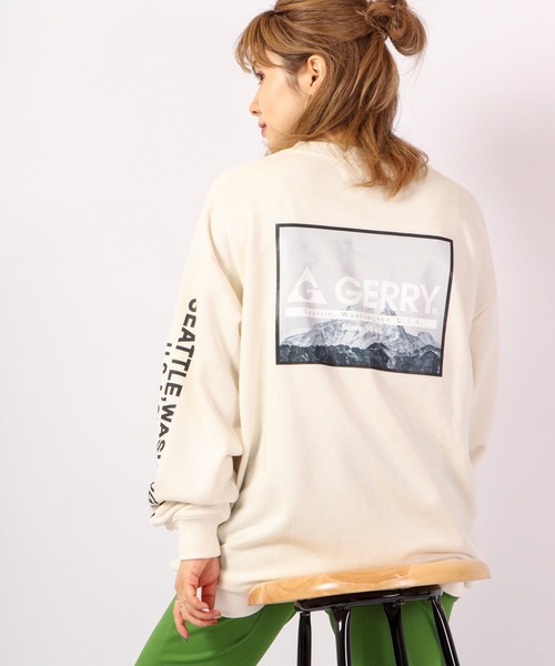 GERRY（ジェリー）の「GERRY 裏毛ロゴバック＆スリーブプリント ビッグシルエット クルーネックプルオーバー（スウェット・メンズ・ホワイト/アッシュグレー/ブラック/ブルー・LL/M/L）」の2枚目の写真