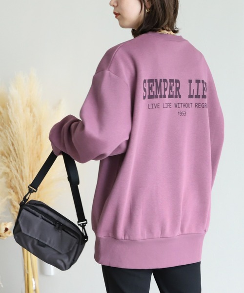 reca(レカ)の「オーバーサイズバッグプリント裏起毛スウェット(スウェット・レディース・ベージュ/パープル/チャコールグレー・FREE)」の4枚目の写真