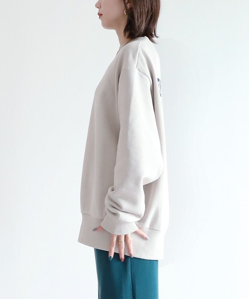 reca(レカ)の「オーバーサイズバッグプリント裏起毛スウェット(スウェット・レディース・ベージュ/パープル/チャコールグレー・FREE)」の9枚目の写真