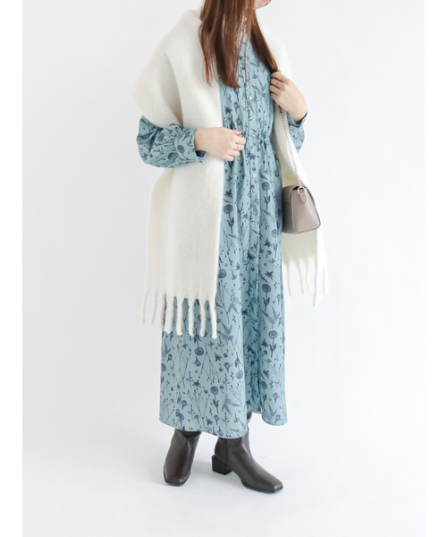 Lugnoncure（ルノンキュール）の「無地ブークレストール（ストール/ショール・レディース・イエロー/ネイビー/オフホワイト・ﾌﾘ-）」の8枚目の写真