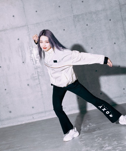 ROXY(ロキシー)の「SHUFFLE BEAT FLARE L/ロキシーフレアパンツ(その他パンツ・レディース・ブラック/ブラック系その他・SMALL/MEDIUM/LARGE)」の1枚目の写真