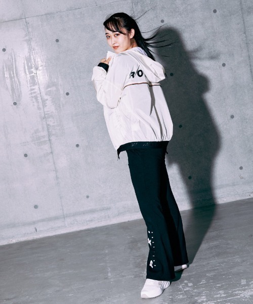 ROXY(ロキシー)の「SHUFFLE BEAT FLARE L/ロキシーフレアパンツ(その他パンツ・レディース・ブラック/ブラック系その他・SMALL/MEDIUM/LARGE)」の10枚目の写真