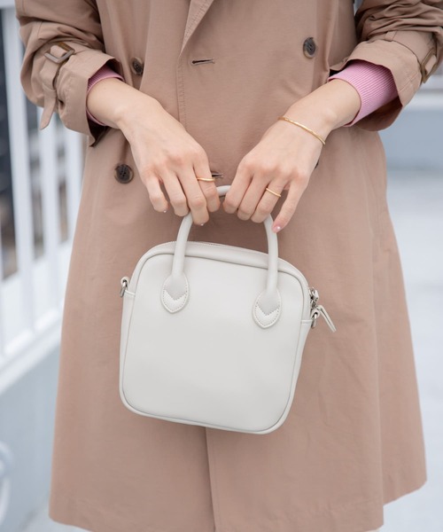 URBAN RESEARCH DOORS(アーバンリサーチドアーズ)の「スクエアショルダーバッグ(ショルダーバッグ・レディース・ブラック/ライトベージュ・-)」の1枚目の写真