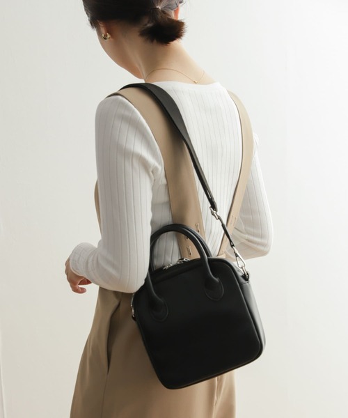 URBAN RESEARCH DOORS(アーバンリサーチドアーズ)の「スクエアショルダーバッグ(ショルダーバッグ・レディース・ブラック/ライトベージュ・-)」の4枚目の写真