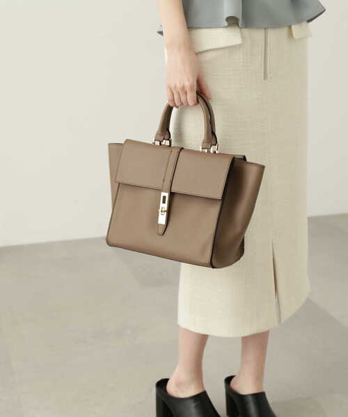 N.（N. Natural Beauty Basic）（エヌエヌナチュラルビューティーベーシック）の「ひねり金具ベルトデザイントートバッグ（トートバッグ・レディース・ブラック/ベージュ・ﾌﾘ-）」の13枚目の写真