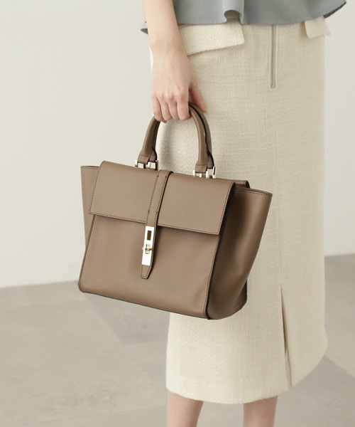 N.（N. Natural Beauty Basic）（エヌエヌナチュラルビューティーベーシック）の「ひねり金具ベルトデザイントートバッグ（トートバッグ・レディース・ブラック/ベージュ・ﾌﾘ-）」の2枚目の写真