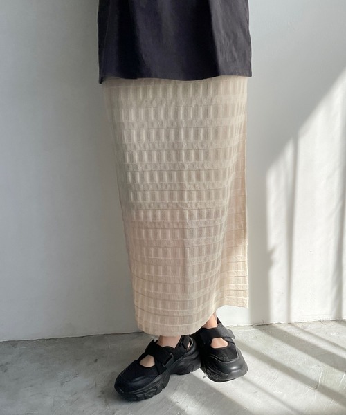 LOWRYS FARM（ローリーズファーム）の「シアーラメタイトスカート　193766（スカート・レディース・ブラック/ブルー/アイボリー・FREE）」の2枚目の写真