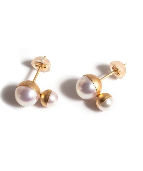 Ops.（オプス）の「パールピアス ピアス フォーマル 18k アコヤパール【POLLUX ポルクス】 あこや真珠（ピアス（両耳用）・レディース・ホワイト×ゴールド/イエローゴールド・ONE SIZE）」の2枚目の写真