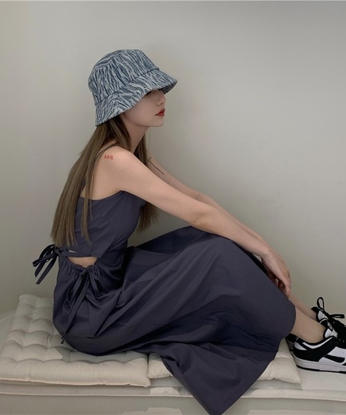 LYEON(リヨン)の「サイドオープンキャミワンピース(ワンピース・レディース・グレー・FREE)」の6枚目の写真