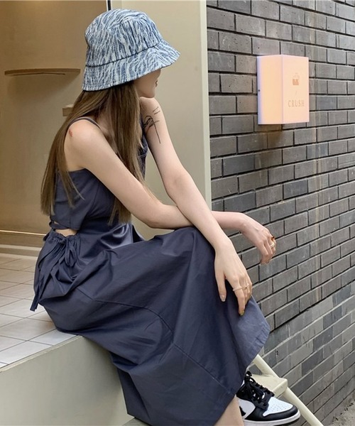LYEON(リヨン)の「サイドオープンキャミワンピース(ワンピース・レディース・グレー・FREE)」の4枚目の写真