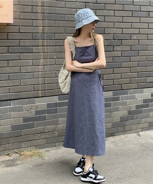 LYEON(リヨン)の「サイドオープンキャミワンピース(ワンピース・レディース・グレー・FREE)」の2枚目の写真