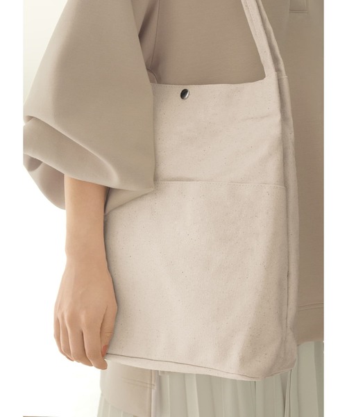 STYLE DELI(スタイルデリ)の「【サブBAG用】キャンバス地ポケットトートバッグ(ショルダーバッグ・レディース・ブラック/ナチュラル・FREE)」の1枚目の写真