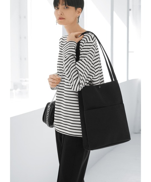 STYLE DELI(スタイルデリ)の「【サブBAG用】キャンバス地ポケットトートバッグ(ショルダーバッグ・レディース・ブラック/ナチュラル・FREE)」の3枚目の写真