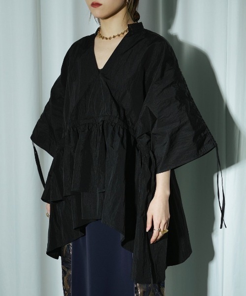 Ezick（エジック）の「Fairy taffeta シャーリングボリュームブラウス（シャツ/ブラウス・レディース・ブラック/ライトグレー/カーキブラウン・FREE）」の4枚目の写真