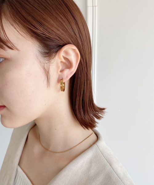 thank U more（サンキューモア）の「【サージカルステンレス】オーバルフープピアス（ピアス（両耳用）・レディース・ゴールド/シルバー・FREE）」の11枚目の写真