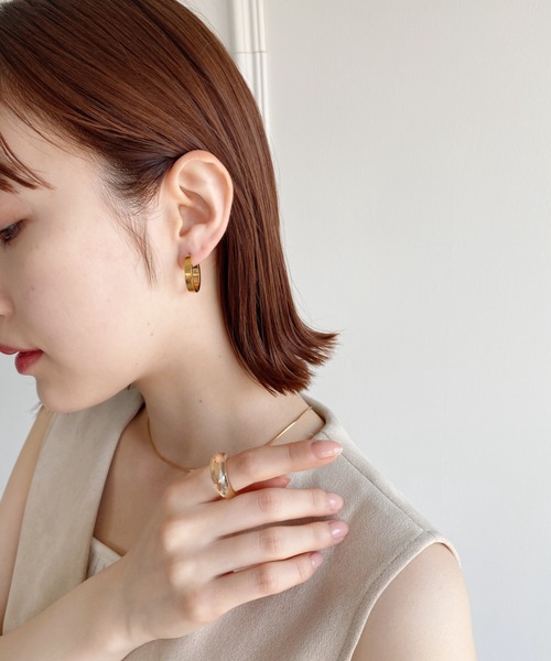 thank U more（サンキューモア）の「【サージカルステンレス】オーバルフープピアス（ピアス（両耳用）・レディース・ゴールド/シルバー・FREE）」の7枚目の写真