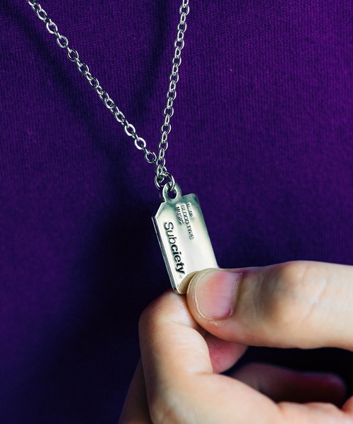 Subciety（サブサエティ）の「BRASS SIM CARD NECKLACE（ネックレス・メンズ・シルバー/ゴールド・FREE）」の5枚目の写真