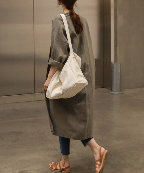 Silly(シリー)の「【ゆるっと素材で簡単春コーデ】フロントオープンロングシャツ(シャツ/ブラウス・レディース・カーキ/ブルー・SMALL/MEDIUM)」の4枚目の写真