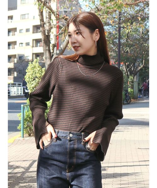 Ungrid（アングリッド）の「フレアスリーブフィットボーダーニット（ニット/セーター・レディース・ブラウン/オフホワイト/オレンジ・FREE）」の4枚目の写真