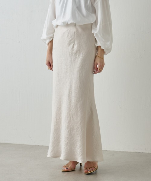 お値下げ　新品希少　ルルレモン　サテンスカート お値下げ 新品希少 ルルレモン サテンスカート サテンフレアロング