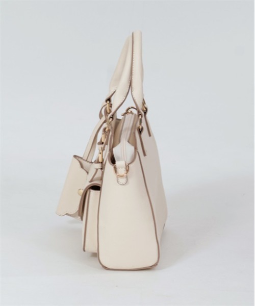 axes femme（アクシーズファム）の「パスケース付薔薇型押しバッグ（ショルダーバッグ・レディース・ピンク/キナリ/ブラック・FREE）」の6枚目の写真