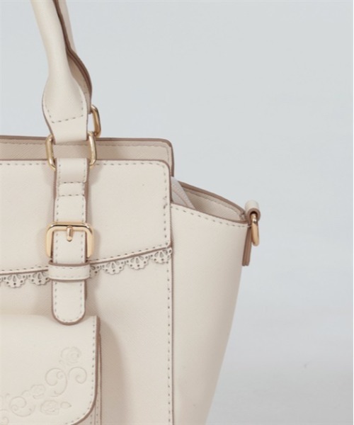 axes femme（アクシーズファム）の「パスケース付薔薇型押しバッグ（ショルダーバッグ・レディース・ピンク/キナリ/ブラック・FREE）」の8枚目の写真