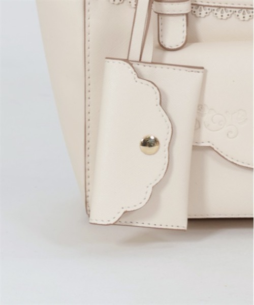 axes femme（アクシーズファム）の「パスケース付薔薇型押しバッグ（ショルダーバッグ・レディース・ピンク/キナリ/ブラック・FREE）」の9枚目の写真