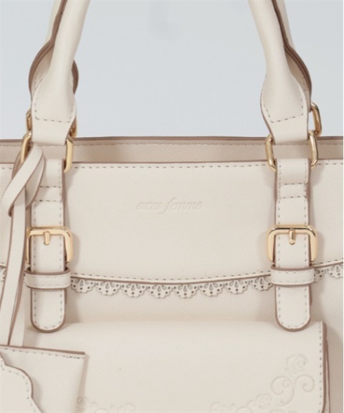 axes femme（アクシーズファム）の「パスケース付薔薇型押しバッグ（ショルダーバッグ・レディース・ピンク/キナリ/ブラック・FREE）」の11枚目の写真