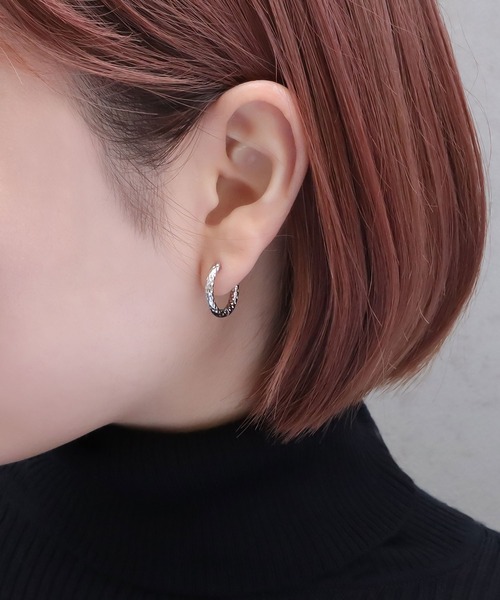 blackdia ocean(ブラックダイヤオーシャン)の「blackdia ocean バンピーフープピアス(ピアス(両耳用)・レディース・ゴールド/シルバー・FREE)」の4枚目の写真
