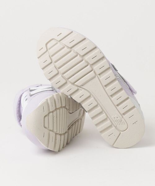 NEW BALANCE(ニューバランス)の「996(スニーカー・キッズ・オフホワイト/パープル・22.5cm/23.5cm/23.0cm/24.0cm/20.5cm/21.5cm/17.0cm/18.0cm/19.0cm/20.0cm/17.5cm/18.5cm/22.0cm/19.5cm/21.0cm)」の8枚目の写真