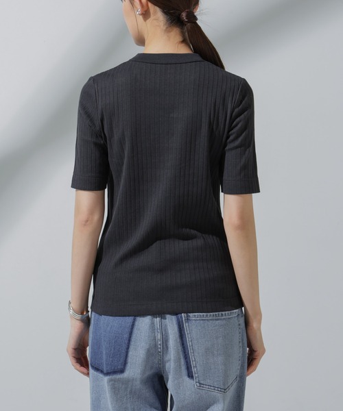 NANO universe（ナノユニバース）の「Anti Soaked(R) 汗染み防止 クルーネックリブTシャツ（Tシャツ/カットソー・レディース・アイボリー/ブラック/グレー系その他4/チャコール・M/S）」の9枚目の写真