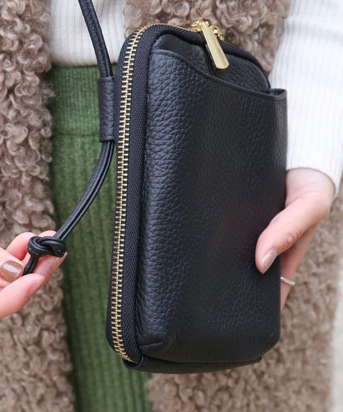 Mia Borsa（ミアボルサ）の「[Mia Borsa]本革レザースマホポーチ スマホショルダー（ショルダーバッグ・レディース・キャメル/ウッド/ブラック/アイボリー・FREE）」の7枚目の写真