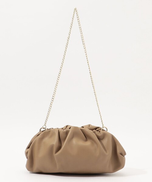 INNUE(イヌエ)の「INNUE CRUCTH BAG チェーン2‐WAYバッグ(クラッチバッグ・レディース・ベージュ・FREE)」の4枚目の写真