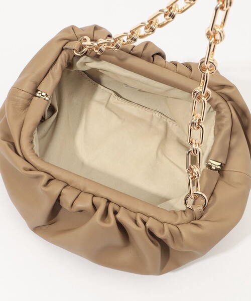 INNUE(イヌエ)の「INNUE CRUCTH BAG チェーン2‐WAYバッグ(クラッチバッグ・レディース・ベージュ・FREE)」の8枚目の写真